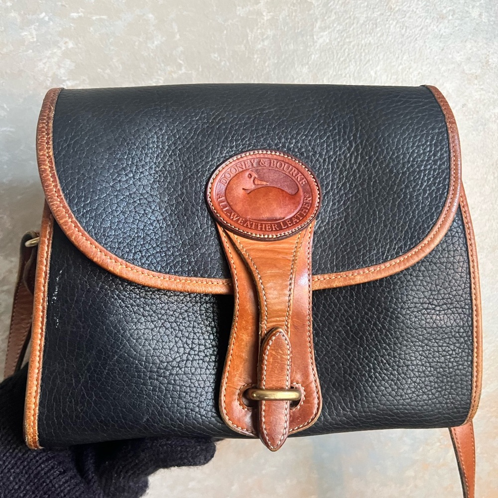 Vintage Black Dooney & BourkeLeather Equestrian Crossbody Medium Essex Purse